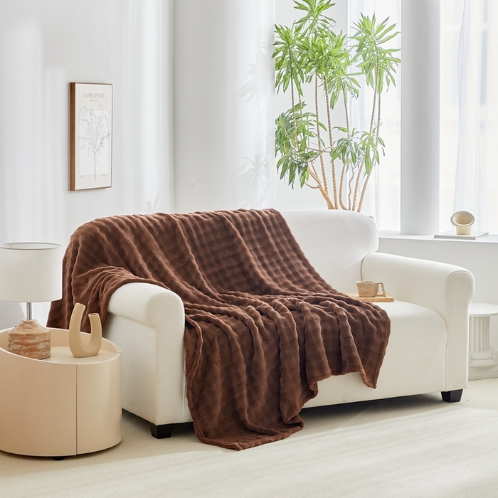 91家纺网 家纺一手货源 找家纺 巴木赫 2024新款法兰绒泡泡卷边毯子毛毯 咖啡