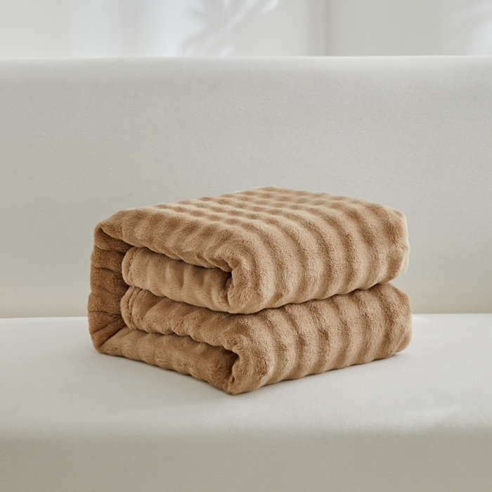 91家纺网 家纺一手货源 找家纺 巴木赫 2024新款法兰绒泡泡卷边毯子毛毯 卡其