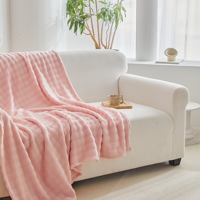 91家纺网 家纺一手货源 找家纺 巴木赫 2024新款法兰绒泡泡卷边毯子毛毯 玉粉