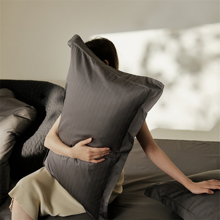 91家纺网 家纺一手货源 找家纺 8小时家纺 2024新款50s贡缎长绒棉提花系列单枕套 莫莉