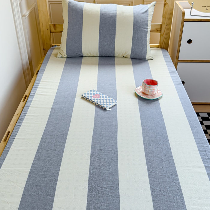 91家纺网 家纺一手货源 找家纺 金丝鸟家纺 2024新款全棉色织水洗棉水晶绒床垫套 蓝灰大竖条