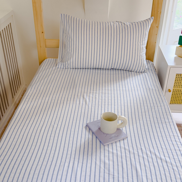 91家纺网 家纺一手货源 找家纺 金丝鸟家纺 2024新款A类全棉色织水洗棉单床单系列（学生床） 蓝色中条