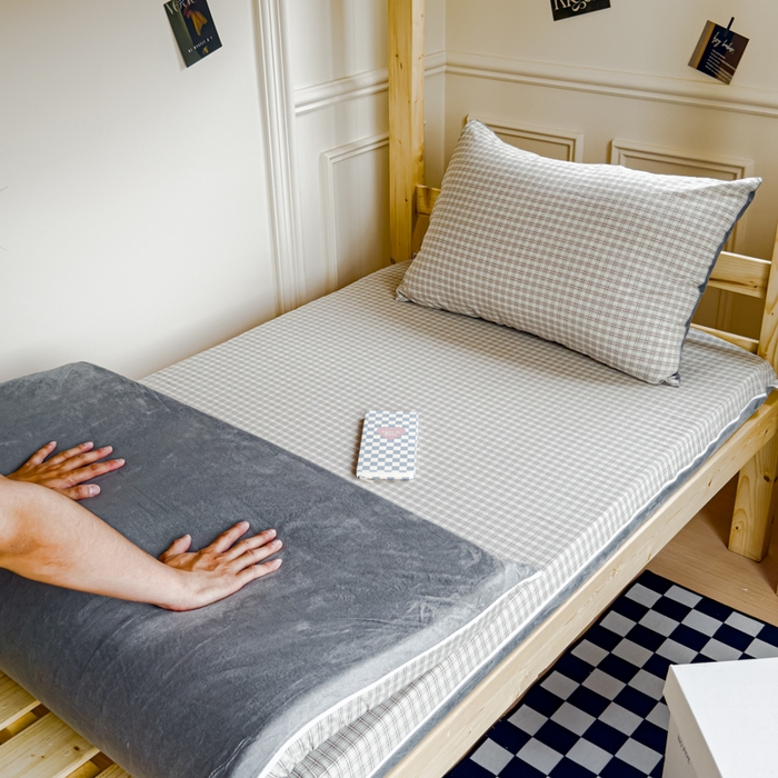 91家纺网 家纺一手货源 找家纺 金丝鸟家纺 2024新款全棉色织水洗棉水晶绒床垫套 浅绿红条田格