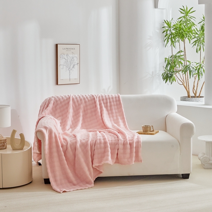 91家纺网 家纺一手货源 找家纺 巴木赫 2024新款法兰绒泡泡卷边毯子毛毯 玉粉