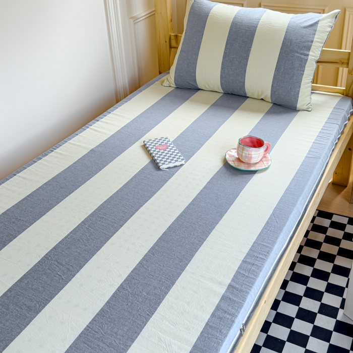 91家纺网 家纺一手货源 找家纺 金丝鸟家纺 2024新款全棉色织水洗棉水晶绒床垫套 蓝灰大竖条