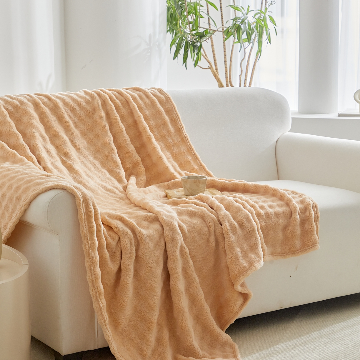 91家纺网 家纺一手货源 找家纺 巴木赫 2024新款法兰绒泡泡卷边毯子毛毯 驼色