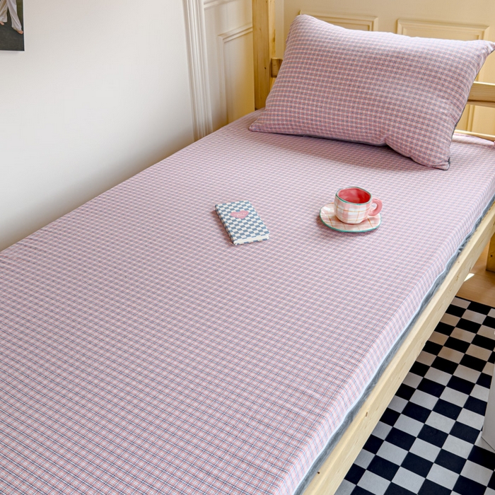 91家纺网 家纺一手货源 找家纺 金丝鸟家纺 2024新款全棉色织水洗棉水晶绒床垫套 红色蓝条田格