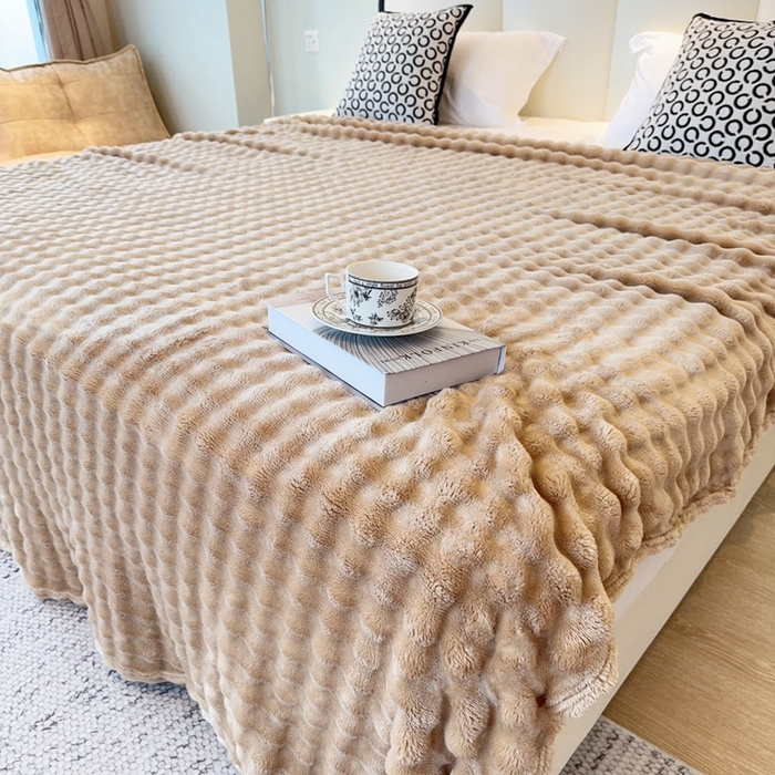 91家纺网 家纺一手货源 找家纺 兜米家居 2024新款纯色仿兔毛泡泡毛毯牛奶绒毛毯午睡毯 香槟色