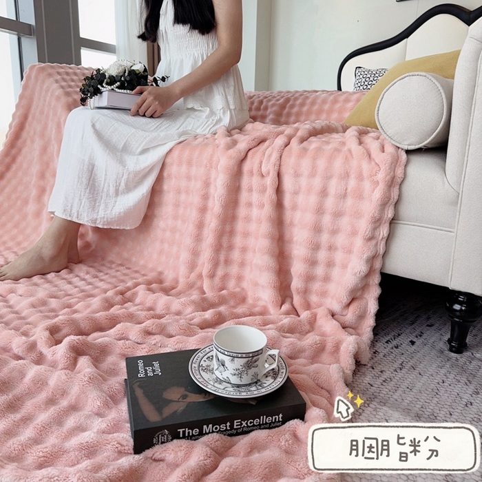 91家纺网 家纺一手货源 找家纺 兜米家居 2024新款纯色仿兔毛泡泡毛毯牛奶绒毛毯午睡毯 胭脂粉