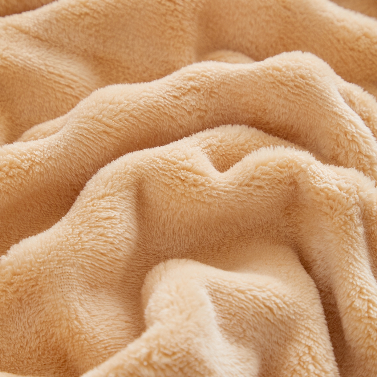 91家纺网 家纺一手货源 找家纺 巴木赫 2024新款法兰绒泡泡卷边毯子毛毯 驼色