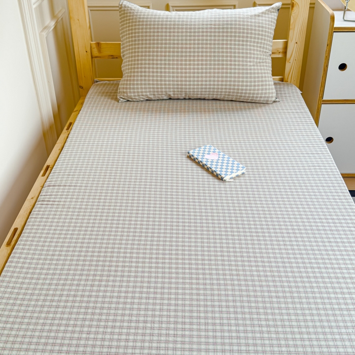 91家纺网 家纺一手货源 找家纺 金丝鸟家纺 2024新款全棉色织水洗棉水晶绒床垫套 浅绿红条田格