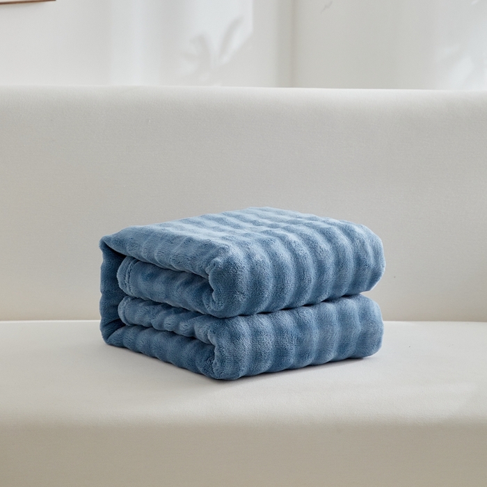 91家纺网 家纺一手货源 找家纺 巴木赫 2024新款法兰绒泡泡卷边毯子毛毯 灰蓝