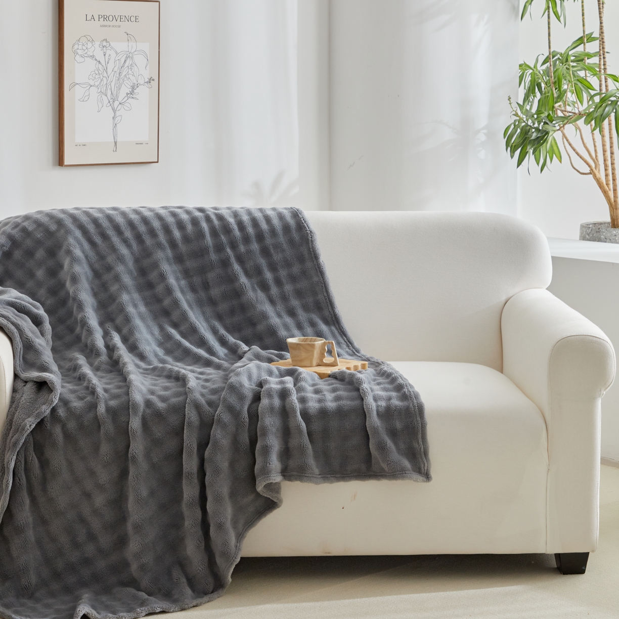 91家纺网 家纺一手货源 找家纺 巴木赫 2024新款法兰绒泡泡卷边毯子毛毯 深灰