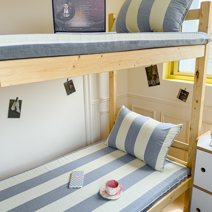 91家纺网 家纺一手货源 找家纺 金丝鸟家纺 2024新款全棉色织水洗棉水晶绒床垫套 蓝灰大竖条