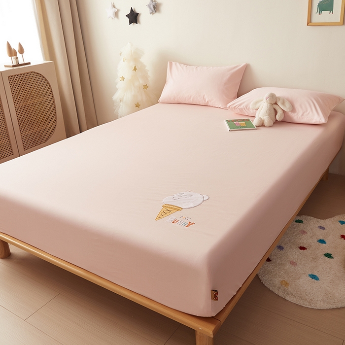 91家纺网 家纺一手货源 找家纺 荷马之梦 2024新款优趣系列—A类40s全棉绣花儿童床笠 冰激凌兔