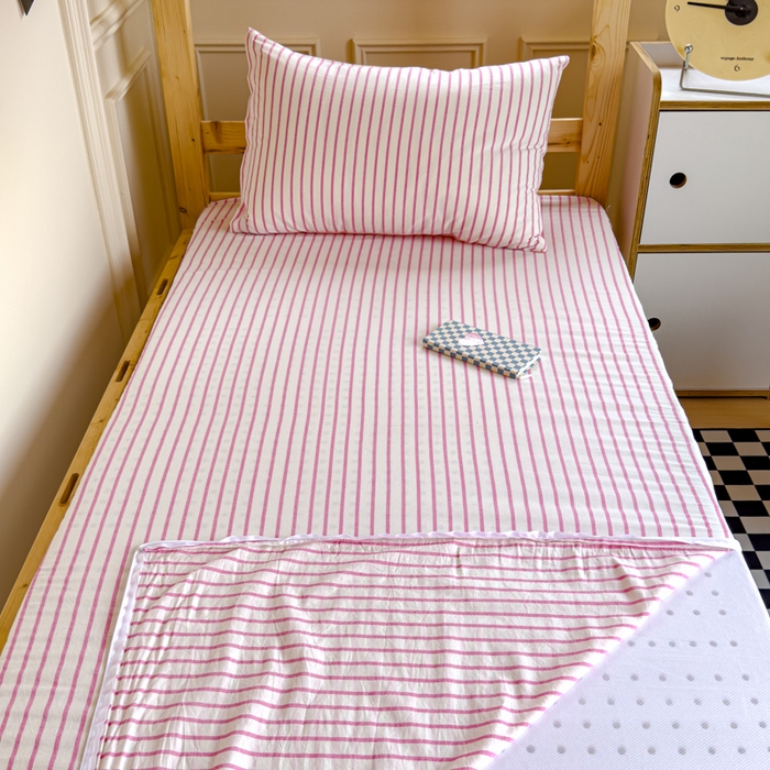 91家纺网 家纺一手货源 找家纺 金丝鸟家纺 2024新款全棉色织水洗棉水晶绒床垫套 玫红中条