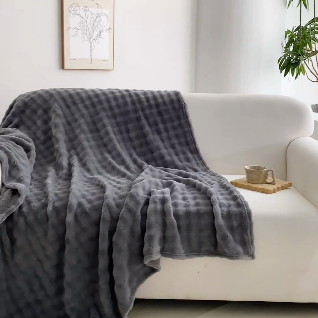 91家纺网 家纺一手货源 找家纺 巴木赫 2024新款法兰绒泡泡卷边毯子毛毯 深灰