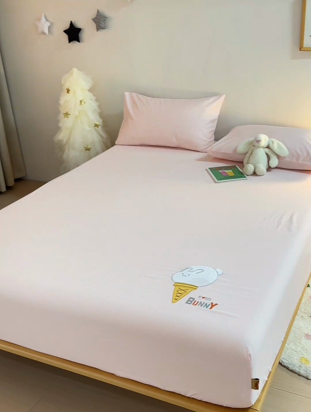 91家纺网 家纺一手货源 找家纺 荷马之梦 2024新款优趣系列—A类40s全棉绣花儿童床笠 冰激凌兔