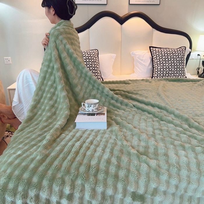 91家纺网 家纺一手货源 找家纺 兜米家居 2024新款纯色仿兔毛泡泡毛毯牛奶绒毛毯午睡毯 田园绿