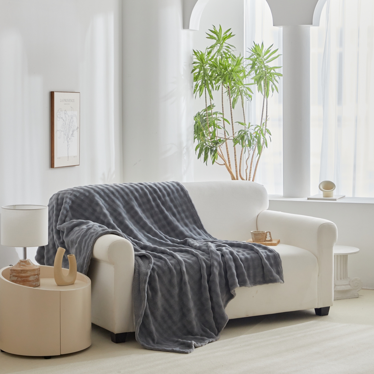 91家纺网 家纺一手货源 找家纺 巴木赫 2024新款法兰绒泡泡卷边毯子毛毯 深灰