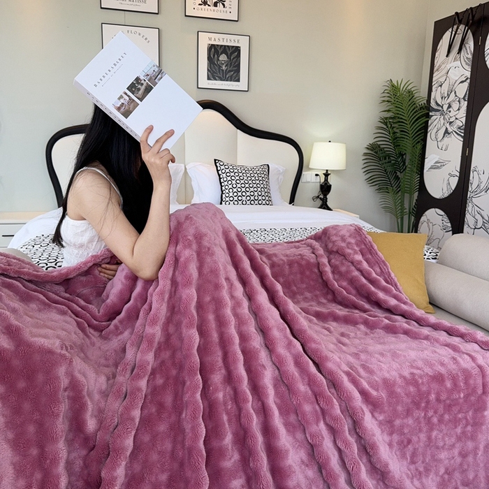 91家纺网 家纺一手货源 找家纺 兜米家居 2024新款纯色仿兔毛泡泡毛毯牛奶绒毛毯午睡毯 木槿紫