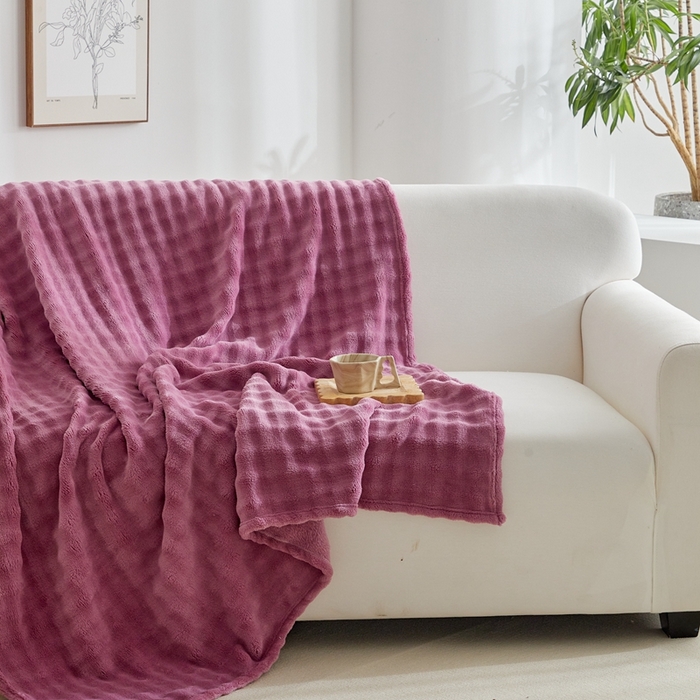 91家纺网 家纺一手货源 找家纺 巴木赫 2024新款法兰绒泡泡卷边毯子毛毯 玫红