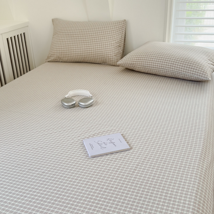 91家纺网 家纺一手货源 找家纺 金丝鸟家纺 2024新款A类全棉色织水洗棉单床单系列 浅绿红条田格