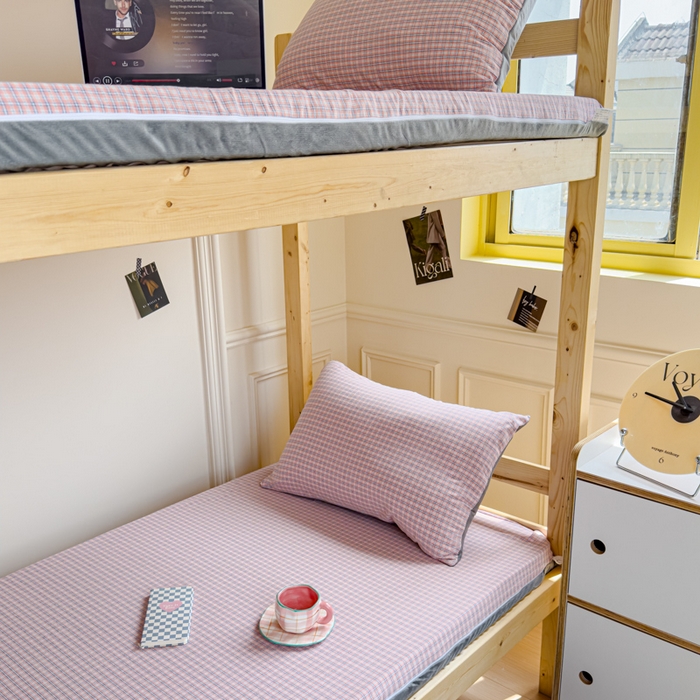 91家纺网 家纺一手货源 找家纺 金丝鸟家纺 2024新款全棉色织水洗棉水晶绒床垫套 红色蓝条田格