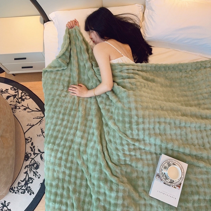 91家纺网 家纺一手货源 找家纺 兜米家居 2024新款纯色仿兔毛泡泡毛毯牛奶绒毛毯午睡毯 田园绿