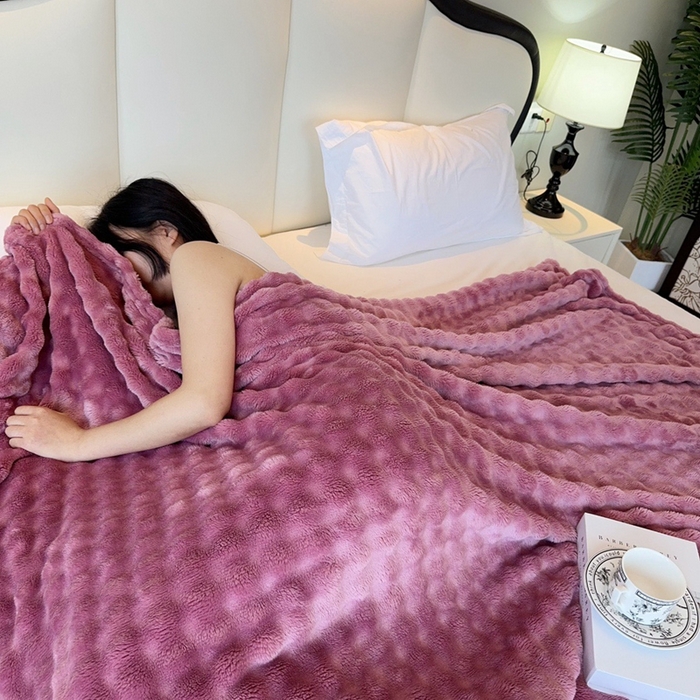 91家纺网 家纺一手货源 找家纺 兜米家居 2024新款纯色仿兔毛泡泡毛毯牛奶绒毛毯午睡毯 木槿紫