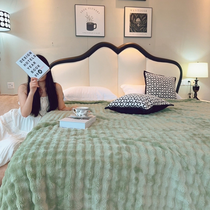 91家纺网 家纺一手货源 找家纺 兜米家居 2024新款纯色仿兔毛泡泡毛毯牛奶绒毛毯午睡毯 田园绿