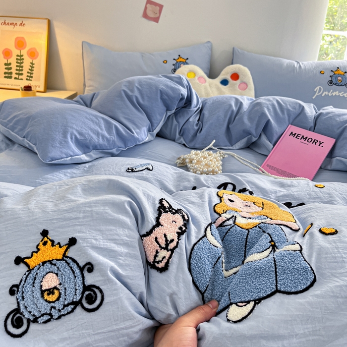 91家纺网 家纺一手货源 找家纺 卡迪熊家纺 2024新款水洗m毛巾绣四件套系列 童话公主