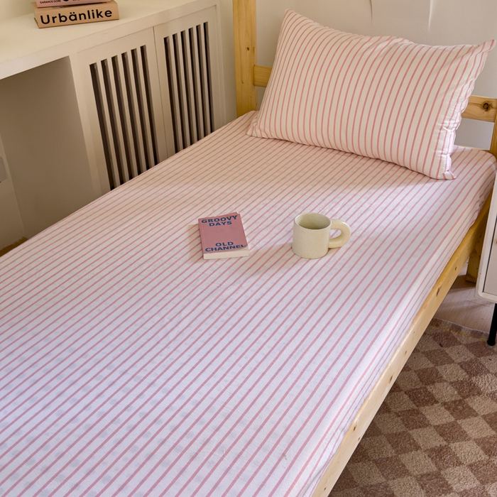 91家纺网 家纺一手货源 找家纺 金丝鸟家纺 2024新款A类全棉色织水洗棉单床笠系列（学生床） 桃粉中条