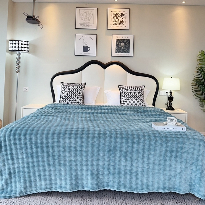 91家纺网 家纺一手货源 找家纺 兜米家居 2024新款纯色仿兔毛泡泡毛毯牛奶绒毛毯午睡毯 天青色