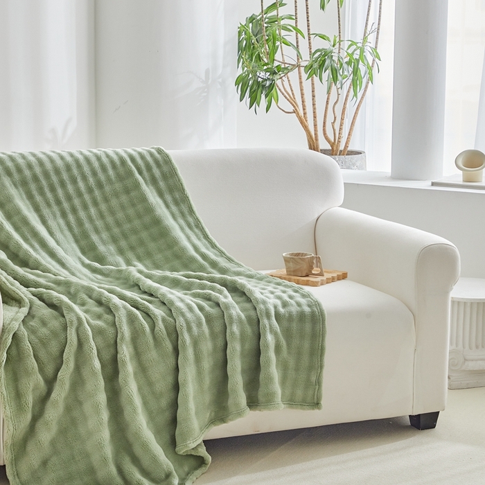 91家纺网 家纺一手货源 找家纺 巴木赫 2024新款法兰绒泡泡卷边毯子毛毯 抹茶绿