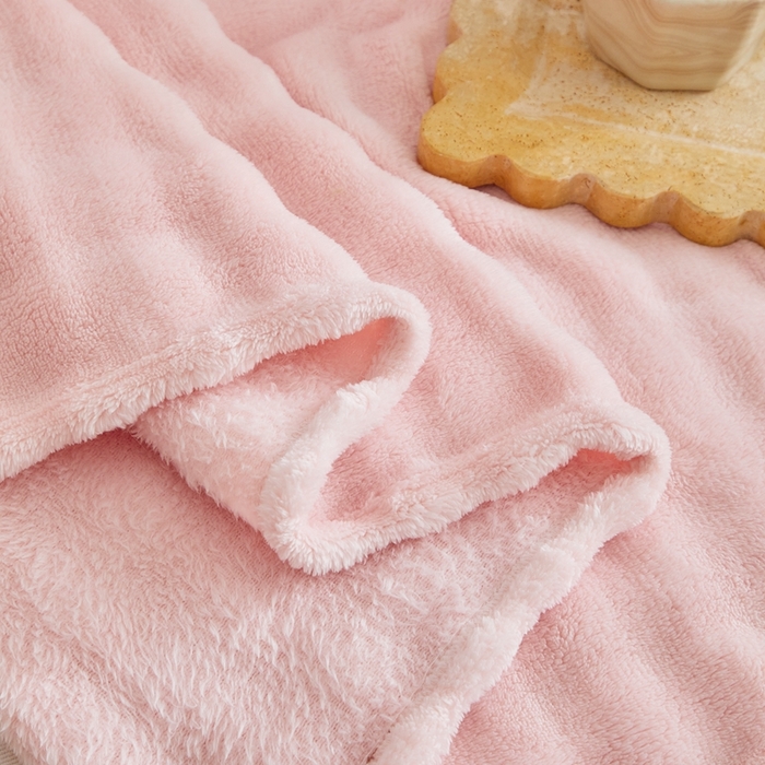 91家纺网 家纺一手货源 找家纺 巴木赫 2024新款法兰绒泡泡卷边毯子毛毯 玉粉