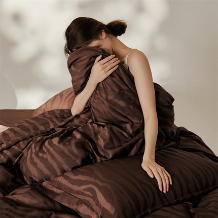 8小时家纺 2024新款50s贡缎长绒棉提花系列四件套 蜜褐