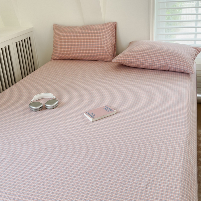 91家纺网 家纺一手货源 找家纺 金丝鸟家纺 2024新款A类全棉色织水洗棉单床单系列 红色蓝条田格