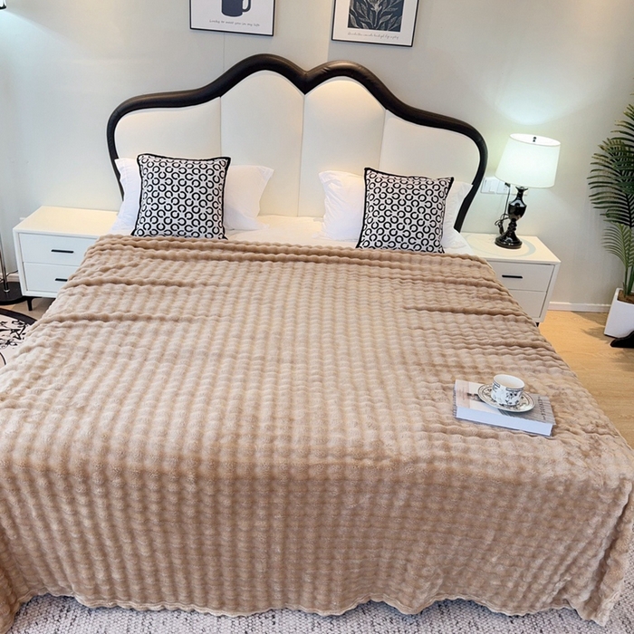 91家纺网 家纺一手货源 找家纺 兜米家居 2024新款纯色仿兔毛泡泡毛毯牛奶绒毛毯午睡毯 香槟色