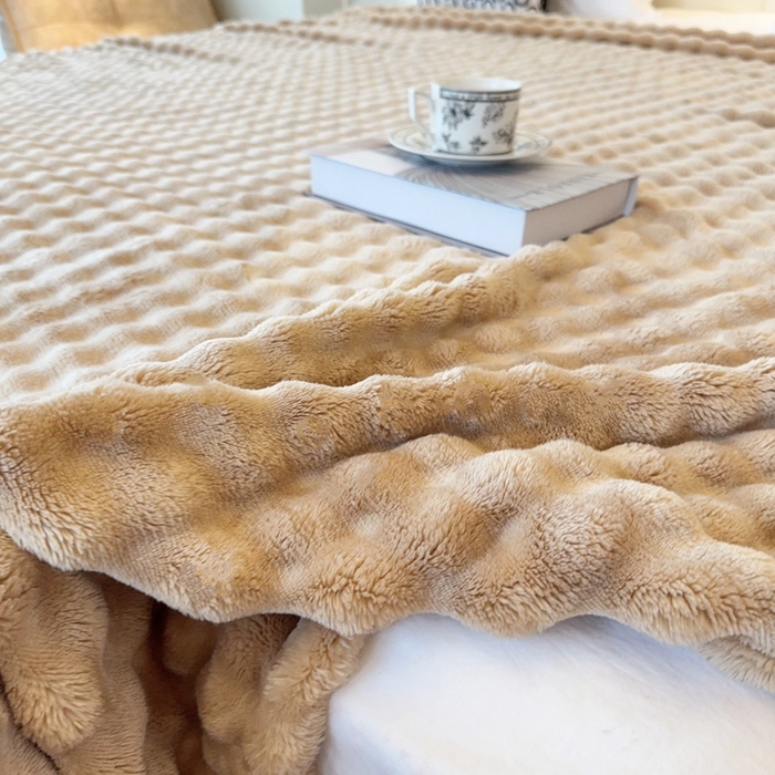 91家纺网 家纺一手货源 找家纺 兜米家居 2024新款纯色仿兔毛泡泡毛毯牛奶绒毛毯午睡毯 香槟色