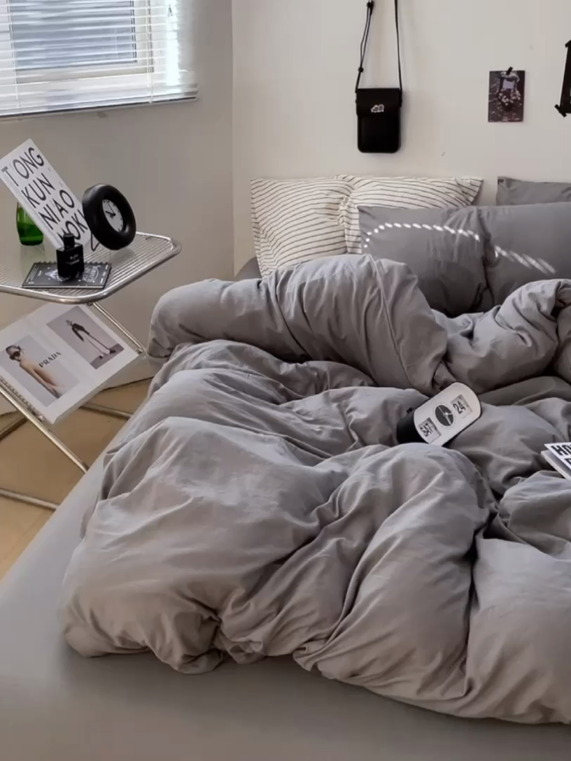 91家纺网 家纺一手货源 找家纺 卡迪熊家纺 2024新款ins风超柔褶皱亲肤磨毛水洗m四件套纯色系列-风格2 流光灰