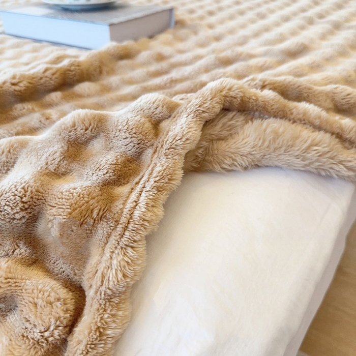 91家纺网 家纺一手货源 找家纺 兜米家居 2024新款纯色仿兔毛泡泡毛毯牛奶绒毛毯午睡毯 香槟色
