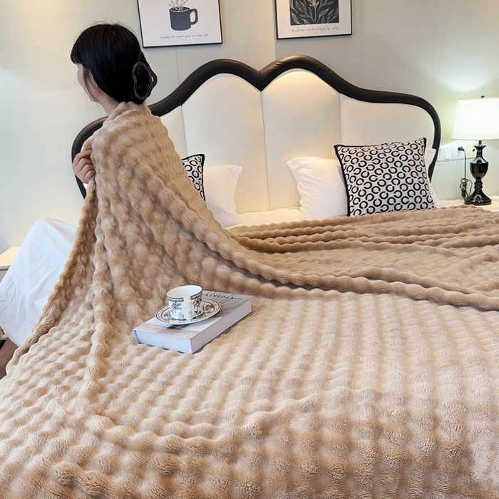 91家纺网 家纺一手货源 找家纺 兜米家居 2024新款纯色仿兔毛泡泡毛毯牛奶绒毛毯午睡毯 香槟色