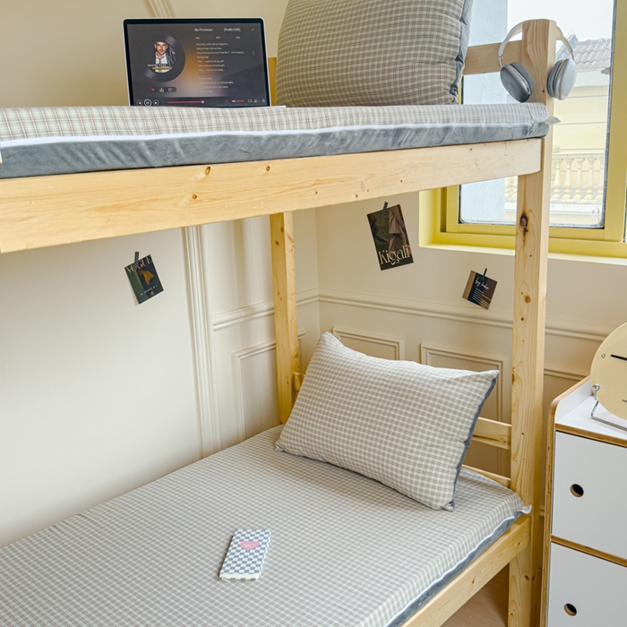 91家纺网 家纺一手货源 找家纺 金丝鸟家纺 2024新款全棉色织水洗棉水晶绒床垫套 浅绿红条田格