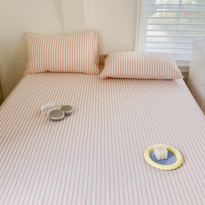 91家纺网 家纺一手货源 找家纺 金丝鸟家纺 2024新款A类全棉色织水洗棉单床单系列 桃粉中条