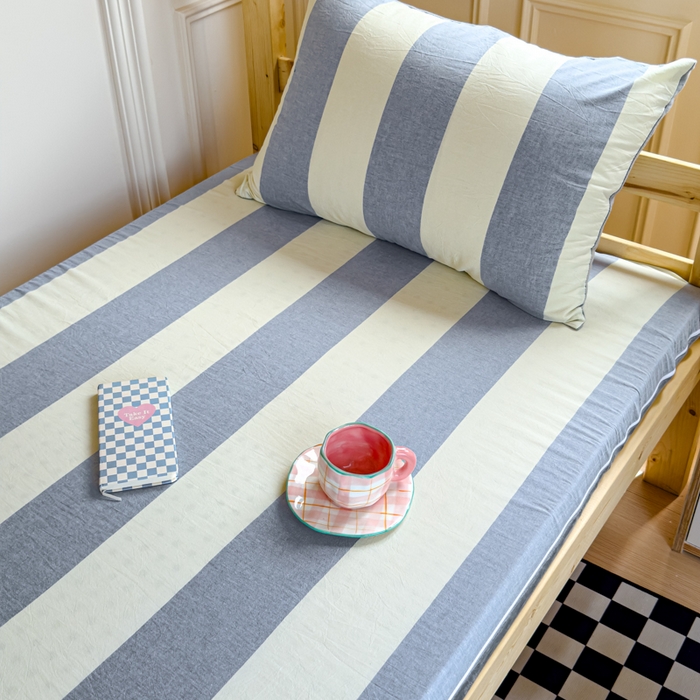 91家纺网 家纺一手货源 找家纺 金丝鸟家纺 2024新款全棉色织水洗棉水晶绒床垫套 蓝灰大竖条