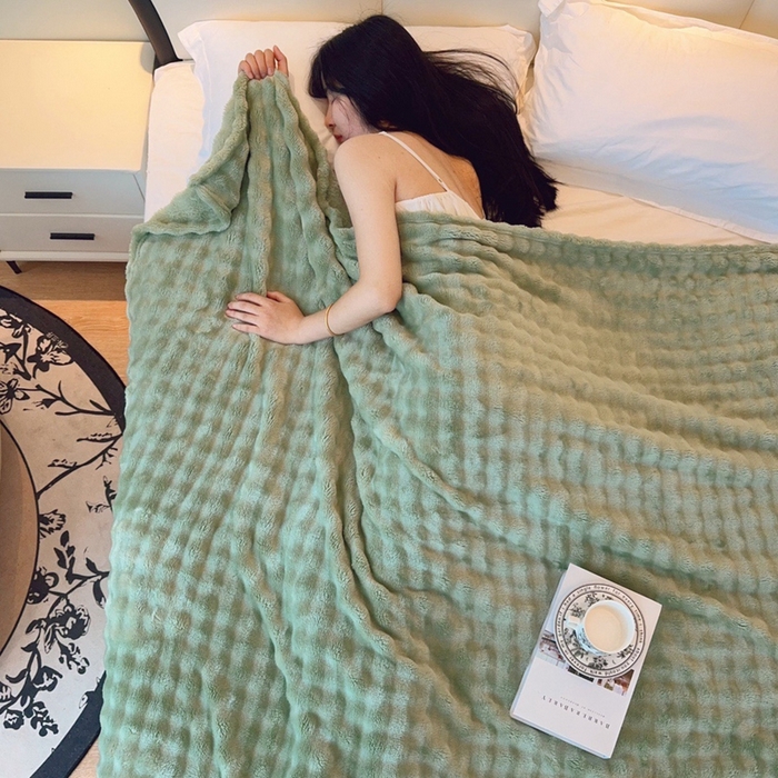 91家纺网 家纺一手货源 找家纺 兜米家居 2024新款纯色仿兔毛泡泡毛毯牛奶绒毛毯午睡毯 田园绿