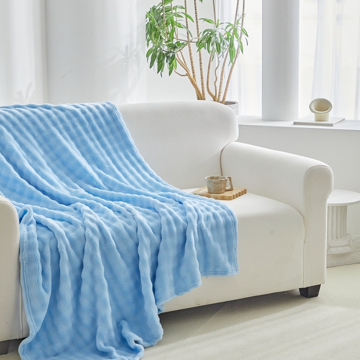 91家纺网 家纺一手货源 找家纺 巴木赫 2024新款法兰绒泡泡卷边毯子毛毯 亮蓝