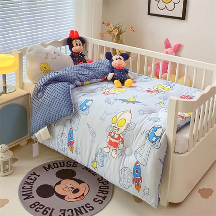 91家纺网 家纺一手货源 找家纺 （总）兄弟坊 2025新款正版授权卡通针织棉豆豆绒秋冬儿童被（婴儿床）