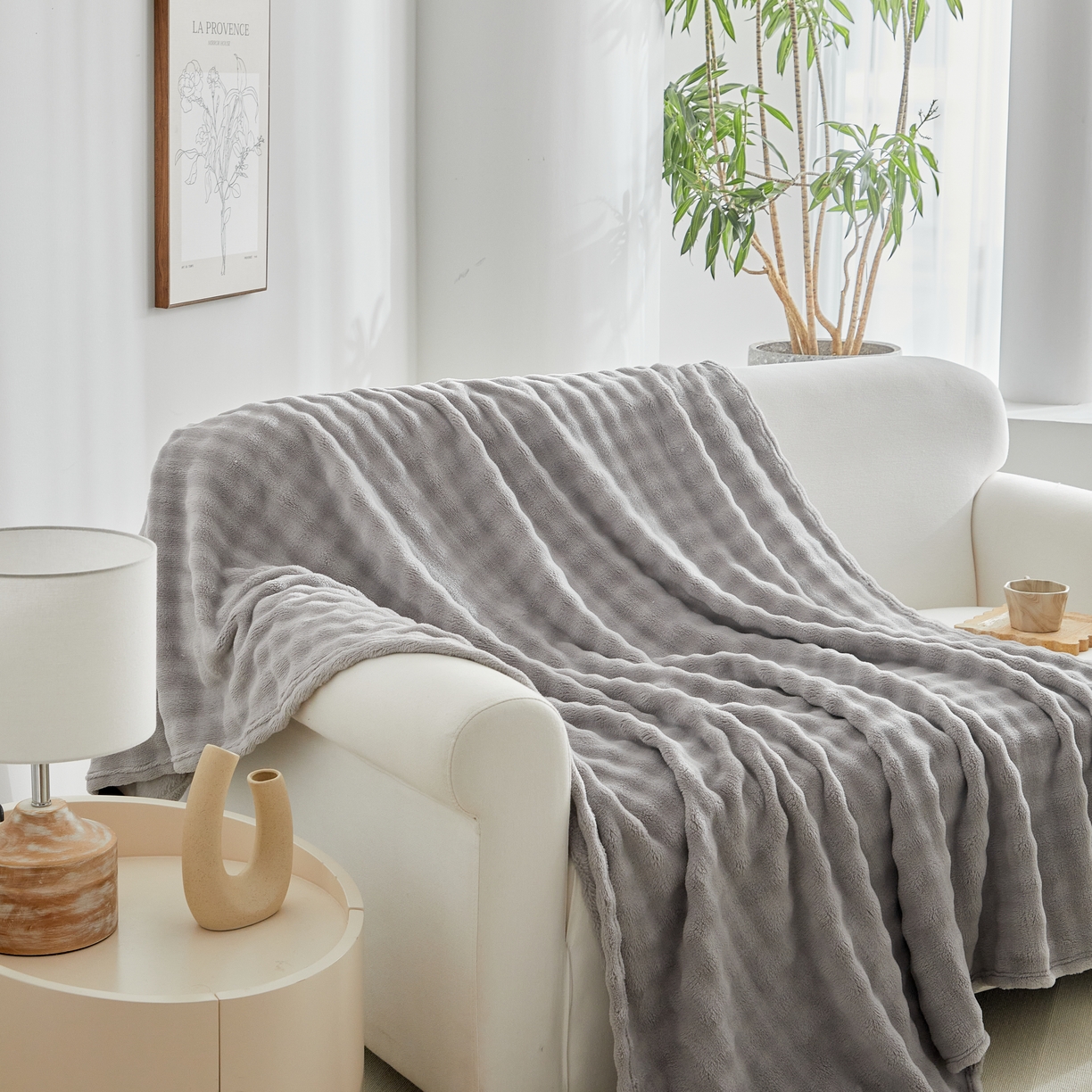 91家纺网 家纺一手货源 找家纺 巴木赫 2024新款法兰绒泡泡卷边毯子毛毯 银灰